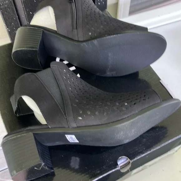 Torrid Black Heels with Peep-Toe Design - Picture 3 of 6